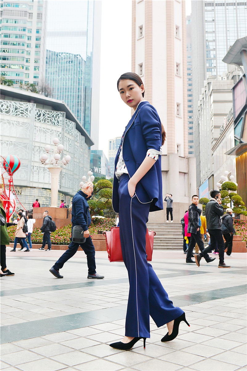 重庆解放碑街拍美女最新,解放碑每天美女街拍时间