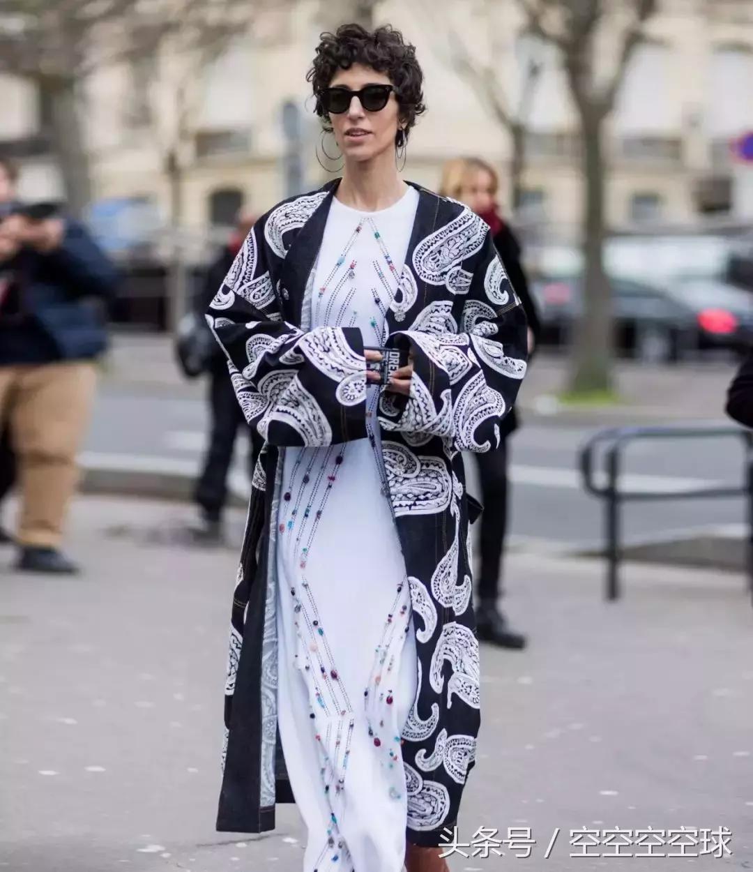 肩宽胸小腰细如何穿衣服,胸小肩宽腿短咋穿