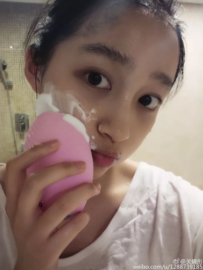 这款可去除99.5%彩妆残留的“粉扑式”硅胶洁面仪，敏感肌也能用