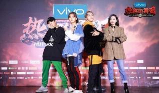 鹿晗维也纳晒照雪中,鹿晗雪中撑伞漫步完整版