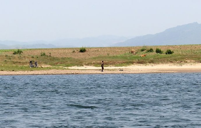 中朝边境美丽的风景,中朝边境桃花盛开的地方