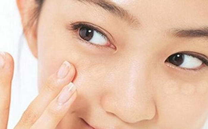 皮肤油怎么化妆比较服帖,皮肤干怎样化妆好看又简单初学者