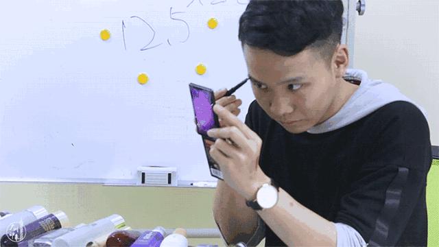 我们让4个直男猜化妆品，女生们哭晕在厕所！哈哈哈哈...