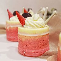 小白兔粉红色草莓蛋糕,粉红色草莓蛋糕