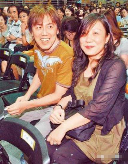 张宇峰全家照,张宇和老婆近照