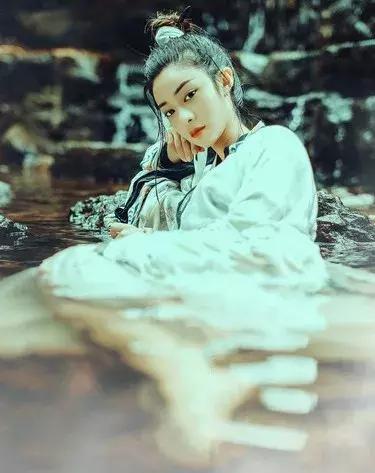 优雅的女人如诗,优雅别致散发着淡淡的女人香