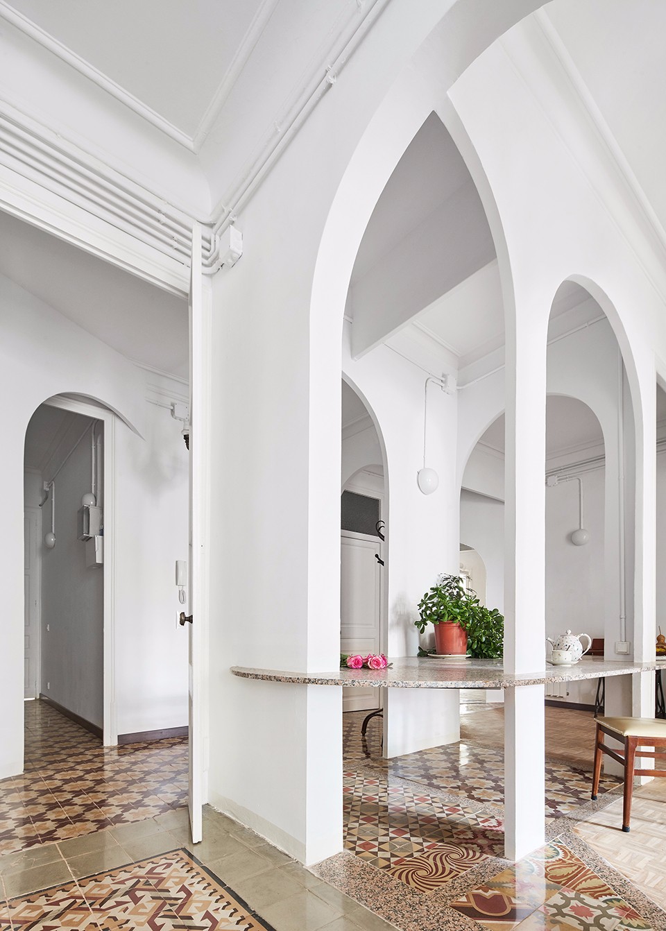 巴塞罗那ATABLE,II住宅:将桌子作为住宅的中心