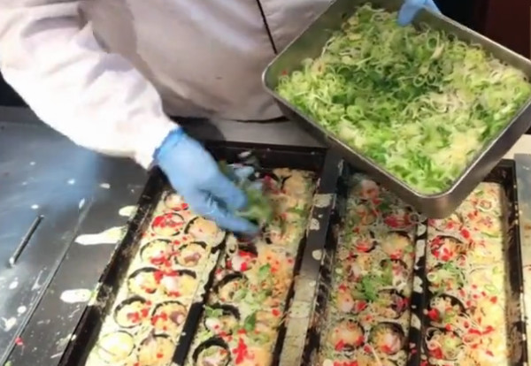 日本正宗章鱼小丸子有几种口味,日本美食之章鱼小丸子