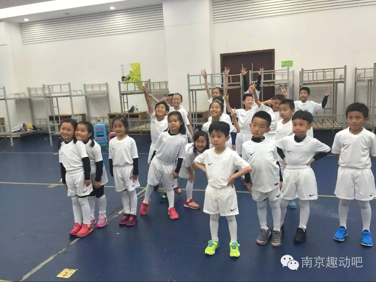 雨花区中小学生足球,南京雨花实验小学足球队视频