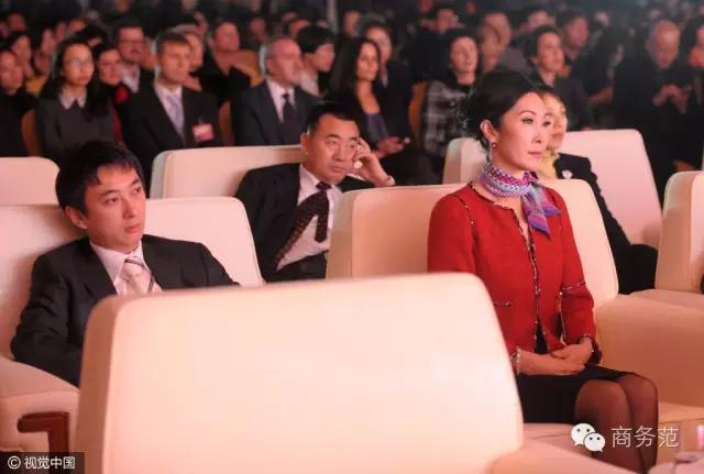 王思聪妈妈晚宴,王思聪妈妈同框