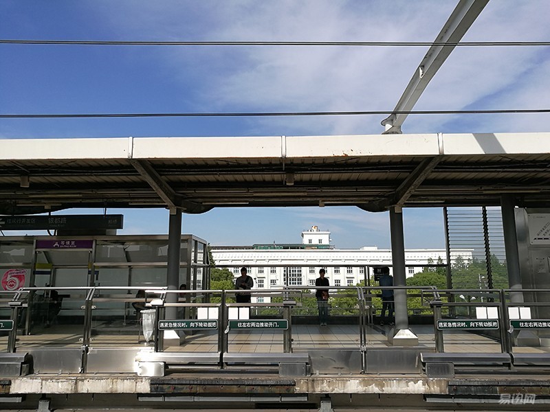 荣耀v8特色,荣耀v8是旗舰版吗