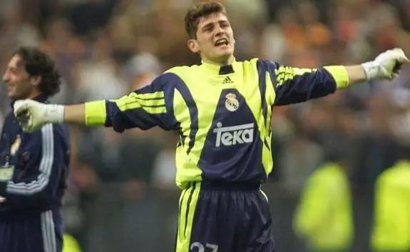 卡西利亚斯生日快乐,卡西利亚斯人生经历