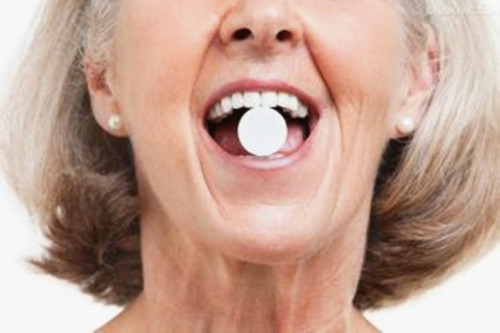 牙龈肿痛怎么办？喝水、进食都成障碍！