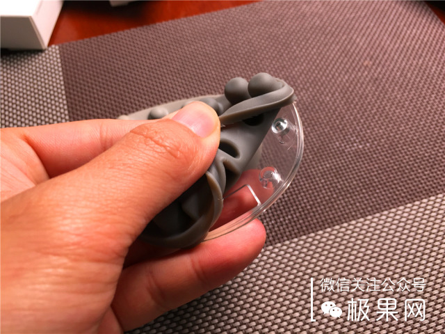 闭上眼，远离屏幕的辐射，让它给你双眼做个“大保健”