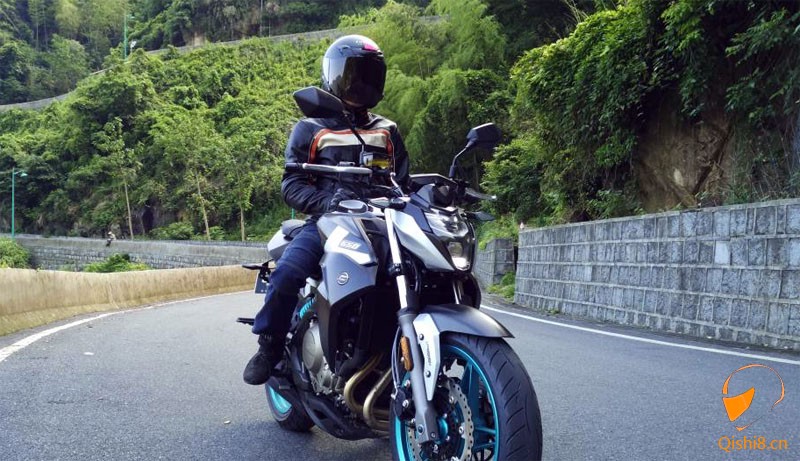 春风650摩托车模仿宝马,春风650nk新款老款对比