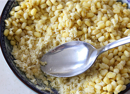 绿豆糕怎么做又简单好吃,绿豆糕如何简单制作又好吃