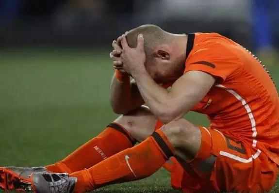 男儿有泪不轻弹中国军人,男儿有泪不轻弹天下足球