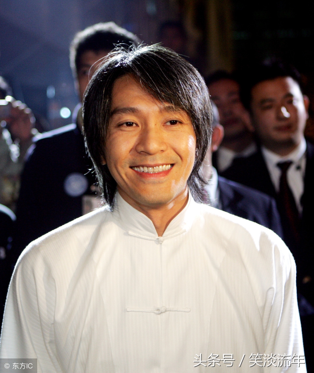 为什么老喜欢看周星驰的喜剧片,老外评价周星驰电影