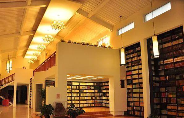 书虫漫游指南：来北京值得一看的书店和图书馆