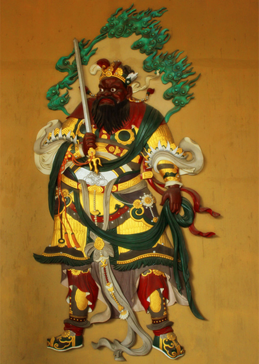 这个人奇丑无比，但在民间却威望极高，都说：将其放在门口能辟邪