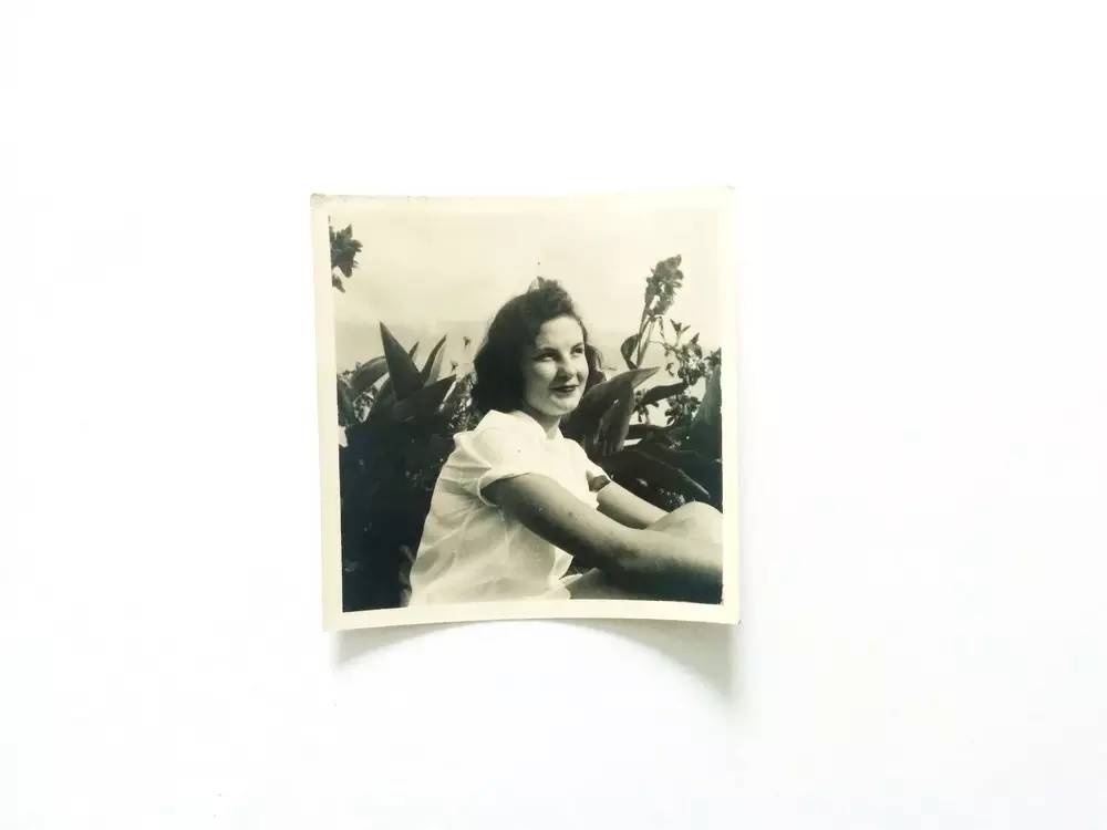 半个世纪前的铁皮箱，打开一个陌生人的罗曼史