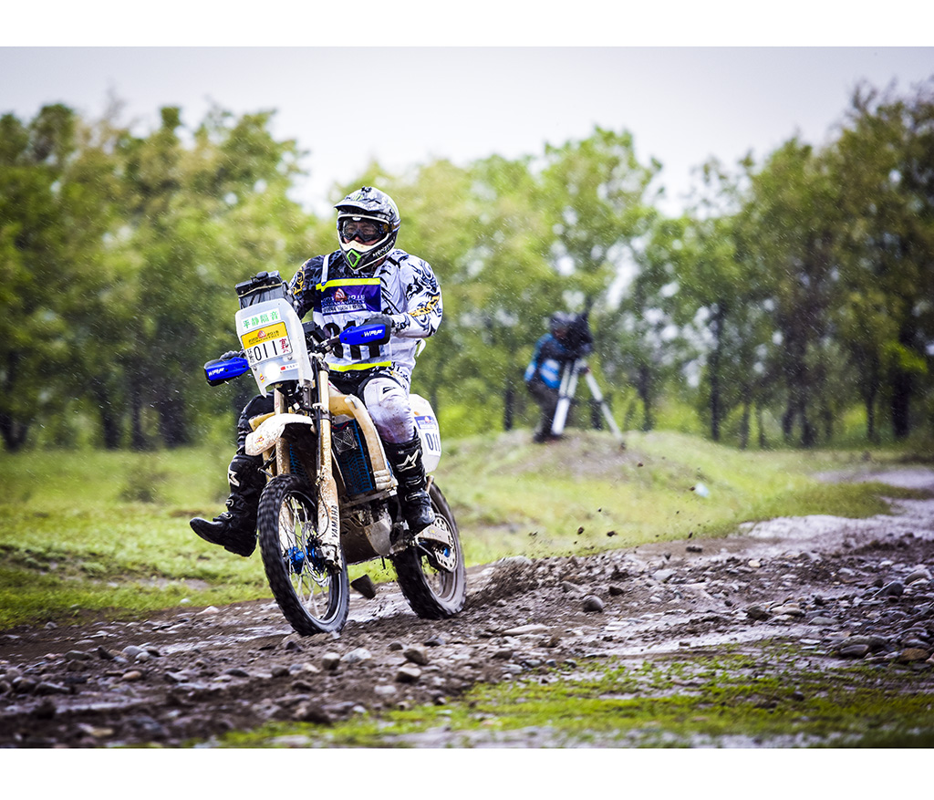 西班牙人夺冠，2016环塔收官，摩托车组，路在何方？