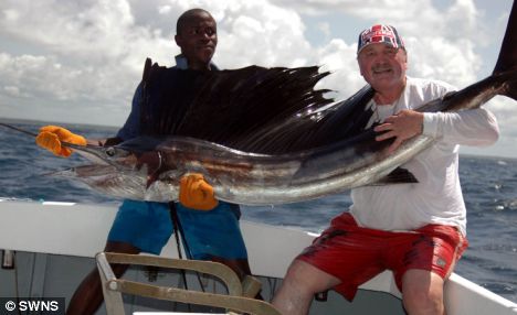 他钓起的鱼,以吃北极熊为生