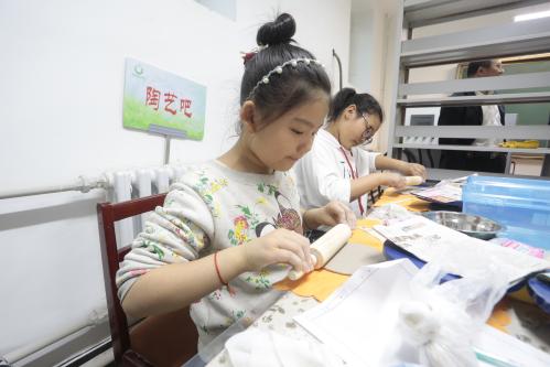 政府买单孩子喜欢哈市小学生家长：给三点半课后服务点赞