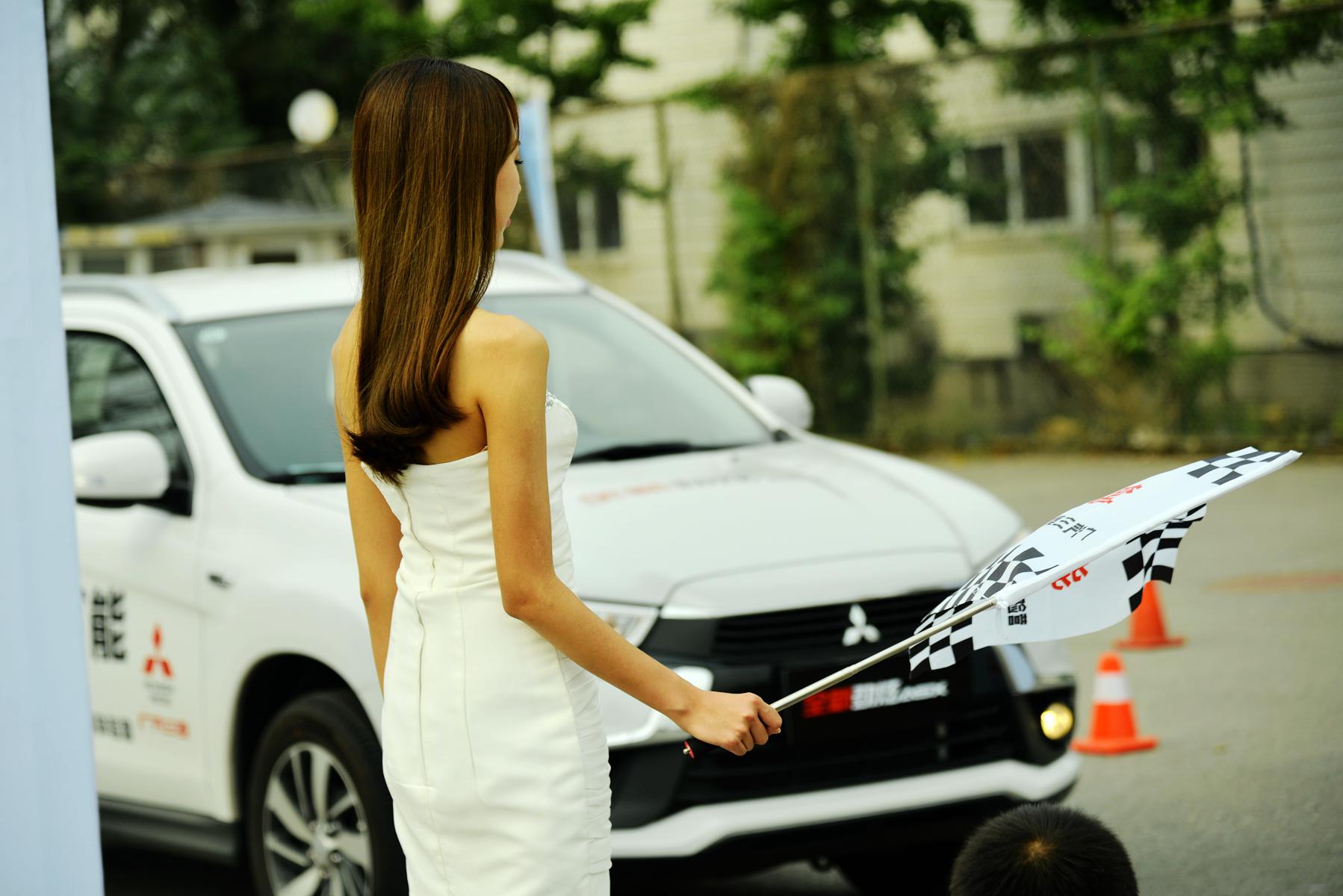 三菱劲炫2.0四驱改装越野,三菱asx劲炫越野视频