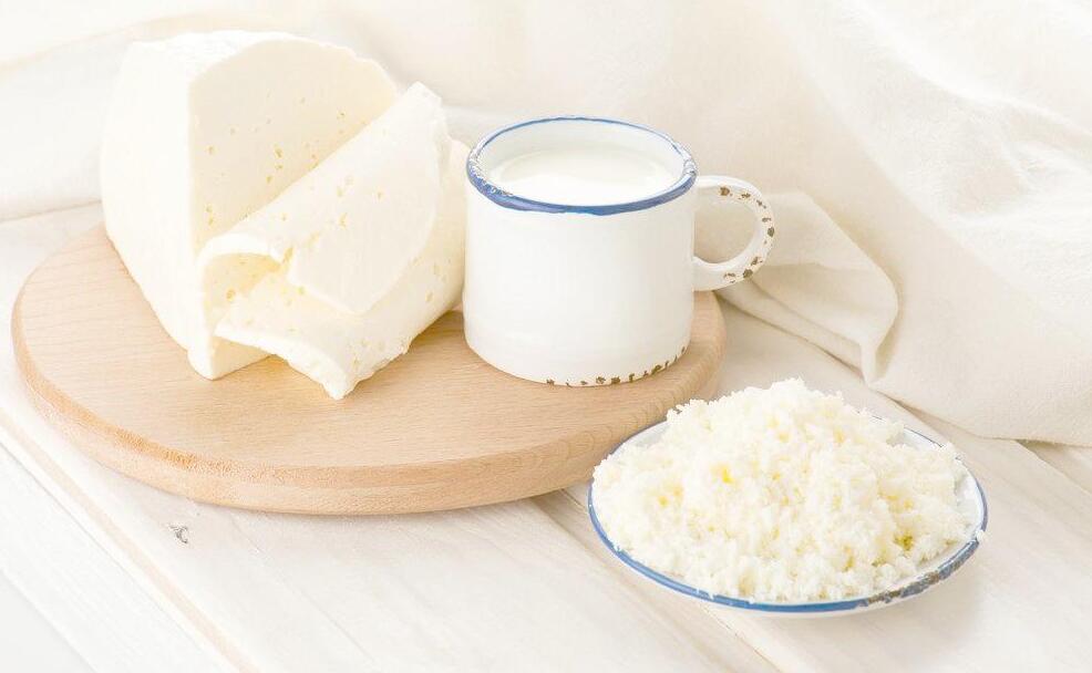 鲜奶贵还是奶粉贵,鲜奶和奶粉哪个更实惠