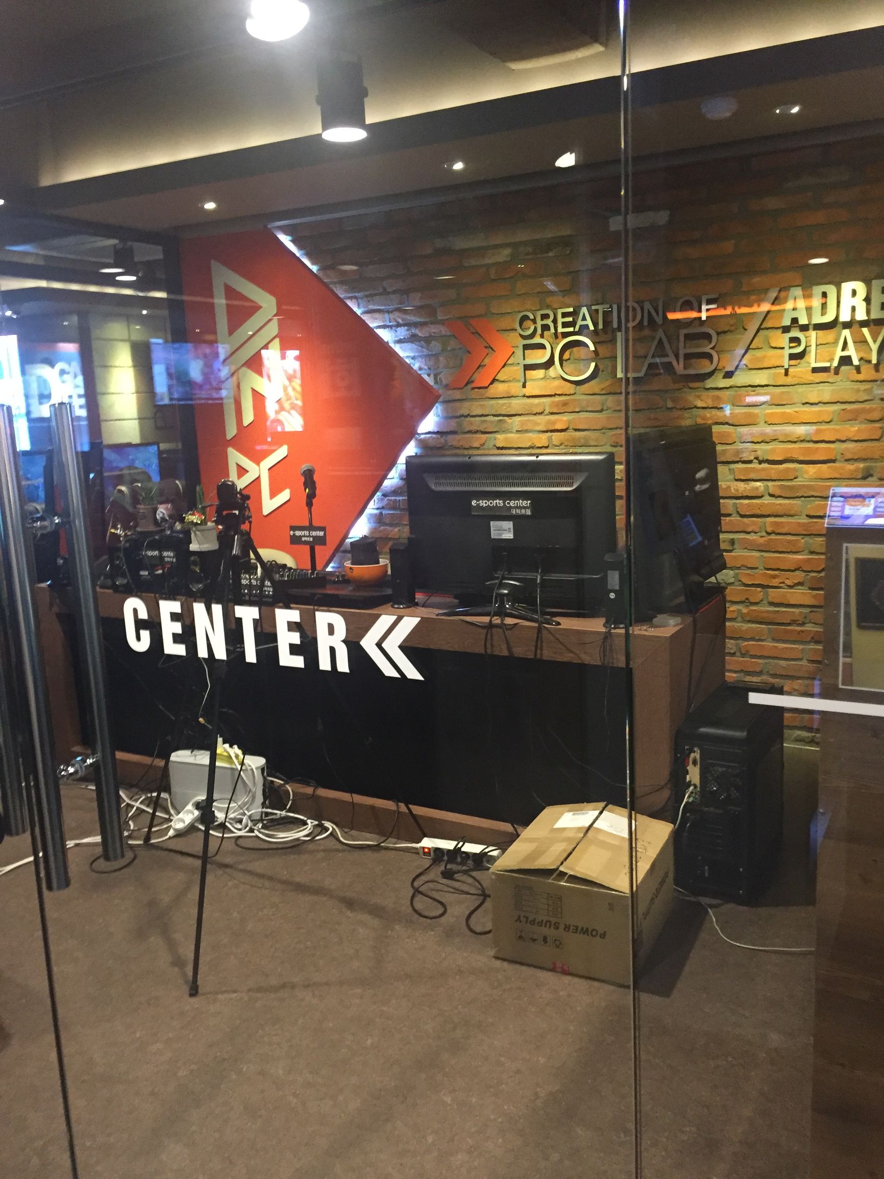 怪不得韩国欧巴脸滚键盘也能赢中国吊丝！原来他们的网吧是这样