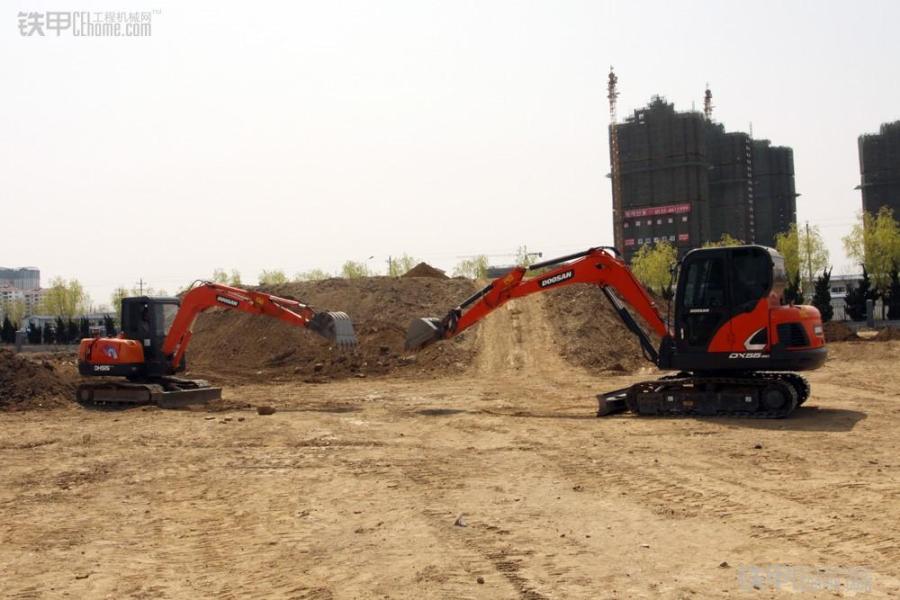 斗山挖掘机dx55-9c有多高,斗山dx220-9c挖机优缺点