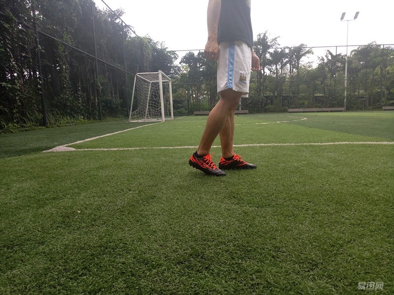 迪卡侬入门级宽脚足球鞋,迪卡侬足球鞋kipstaagility