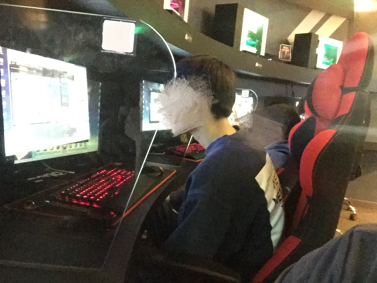 怪不得韩国欧巴脸滚键盘也能赢中国吊丝！原来他们的网吧是这样