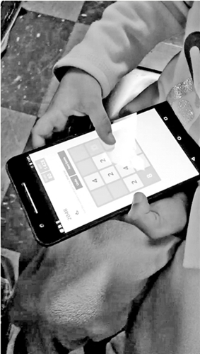 熊孩子玩手机怎么管教啊,熊孩子玩你的手机怎么解围