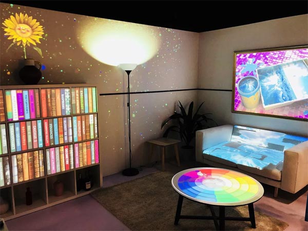 infocomm2018激光投影仪,日立高清短焦投影机