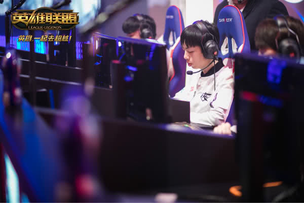 银河战舰高开低走RW季后赛再求突破