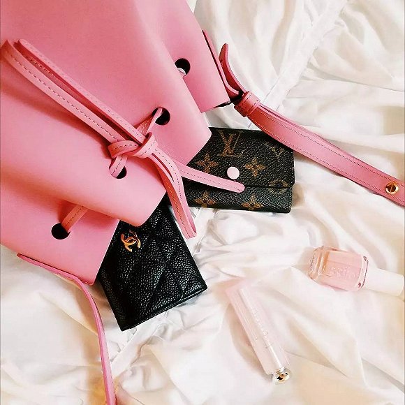 时尚必备单品女士红色钱包推荐,新款钱包型手提包时髦又洋气