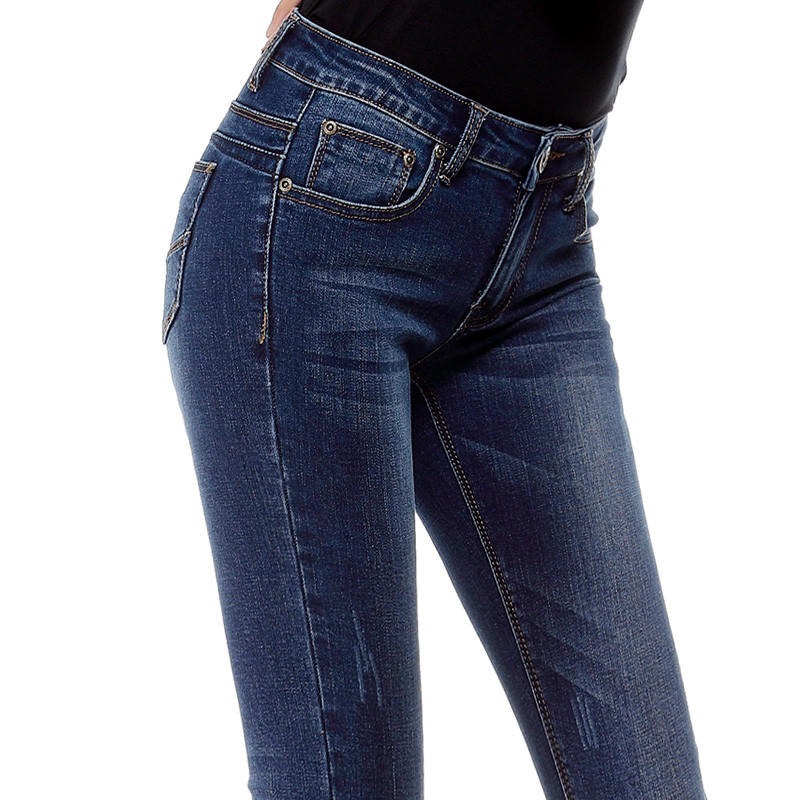 牛仔裤最新款百搭,牛仔裤永不过时的经典