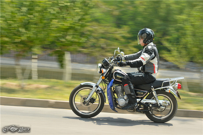 豪爵hj125-8f评测,豪爵踏板摩托车性价比推荐