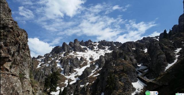 一景一日能观四季：天山“瑶池”是怎样的美轮美奂
