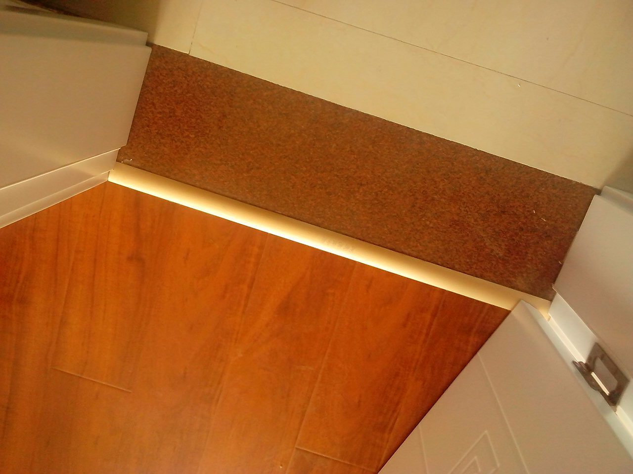 地板和实木地砖怎么接缝好,地砖与地板接缝处理方法图片