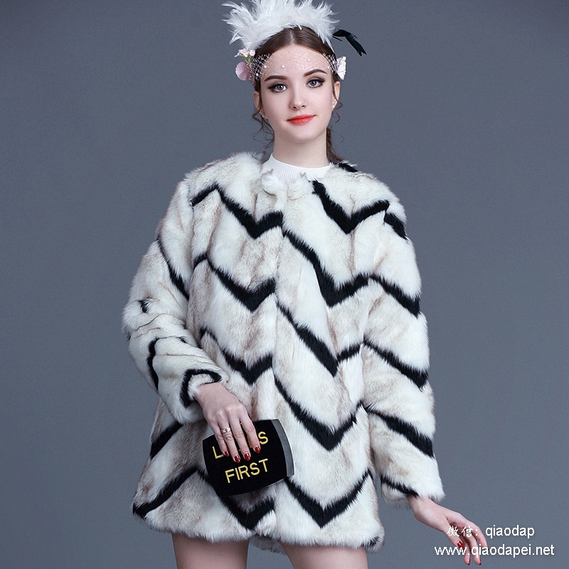 瞬间提升气质感的仿皮草外套