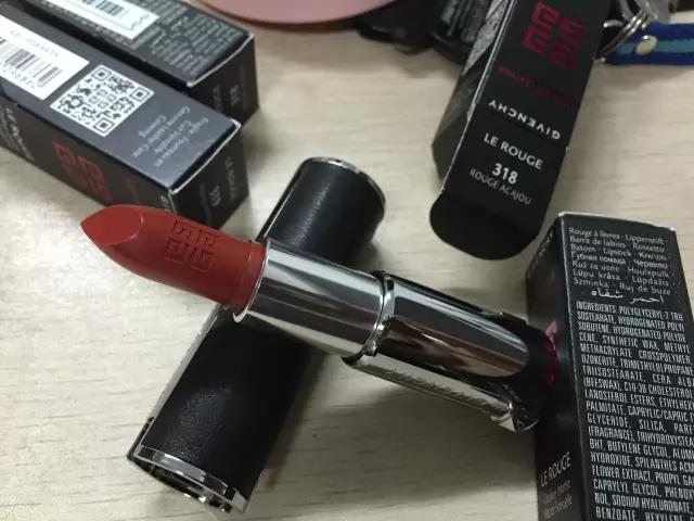 纪梵希小羊皮口红礼盒心动唇妆,大牌口红哪个更适合干唇