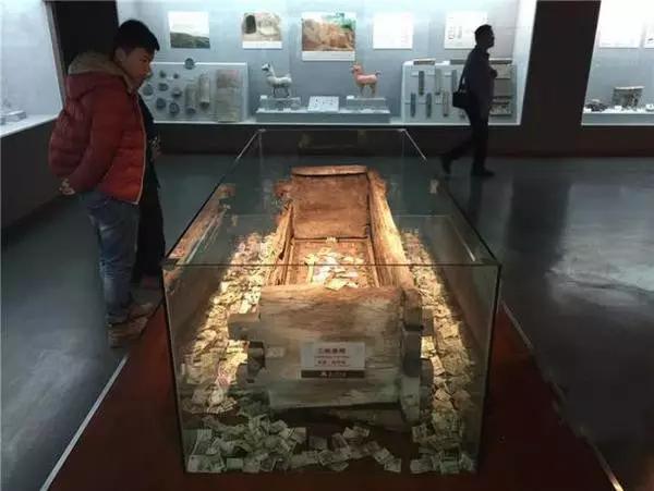 一本正经的胡说八道还可以怎么说,一本正经地胡说八道原文