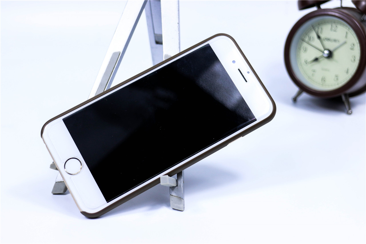 给苹果6装上6s的壳,苹果6s戴上智能壳