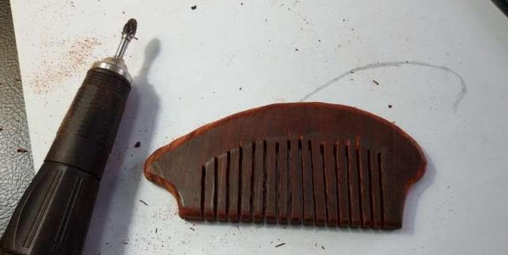 天然紫檀木梳子纯手工制作,小叶紫檀梳子做法