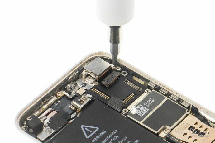 拆iphone5c教程,苹果5c换后壳