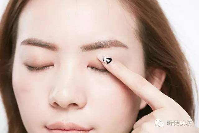 裸色系眼影棒,裸色眼影棒画法