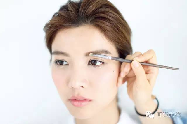 毕业季小清新证件照最佳妆容,毕业证件照妆容与发型